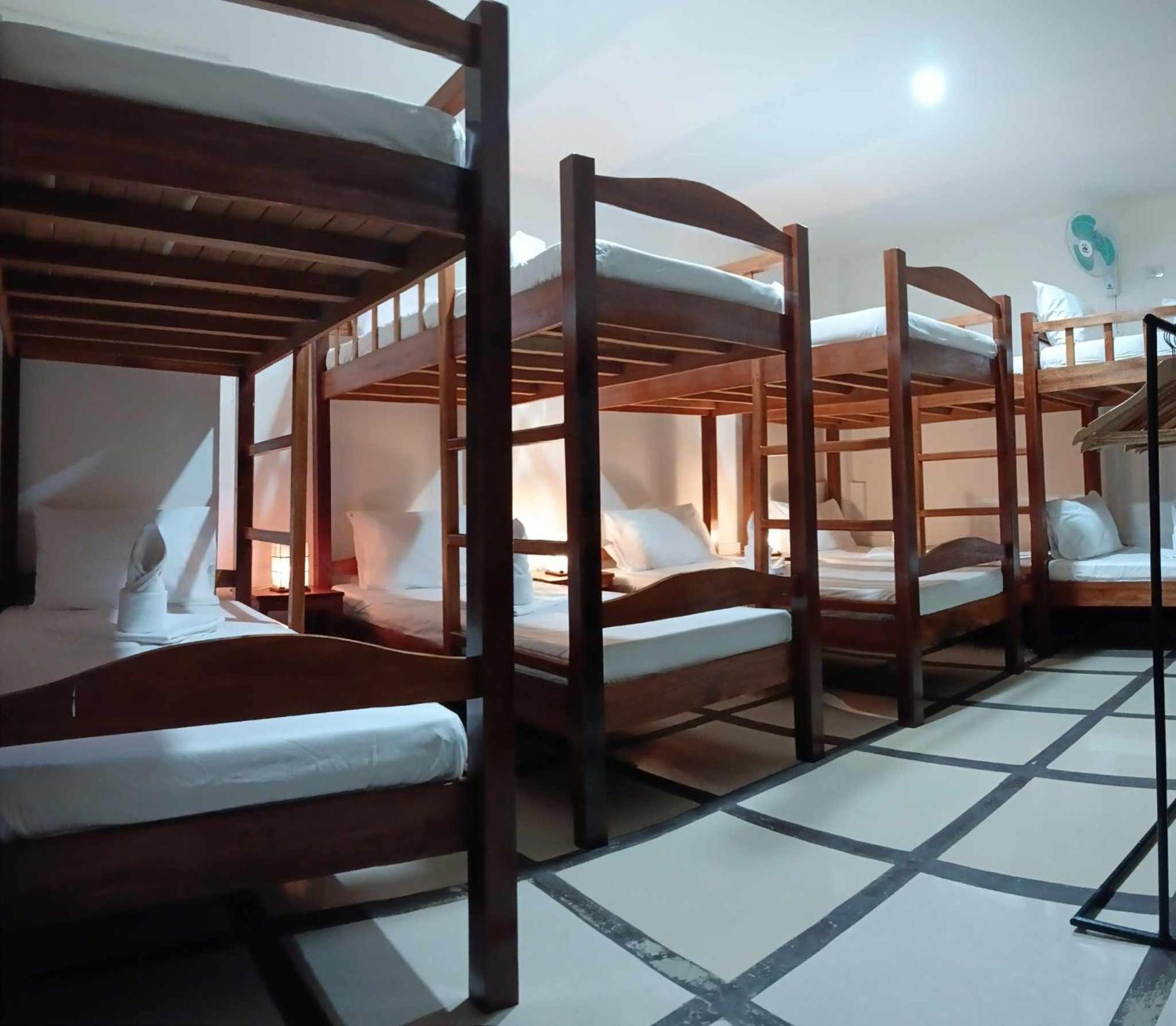 Forest Bay Inn Эль-Нидо Экстерьер фото